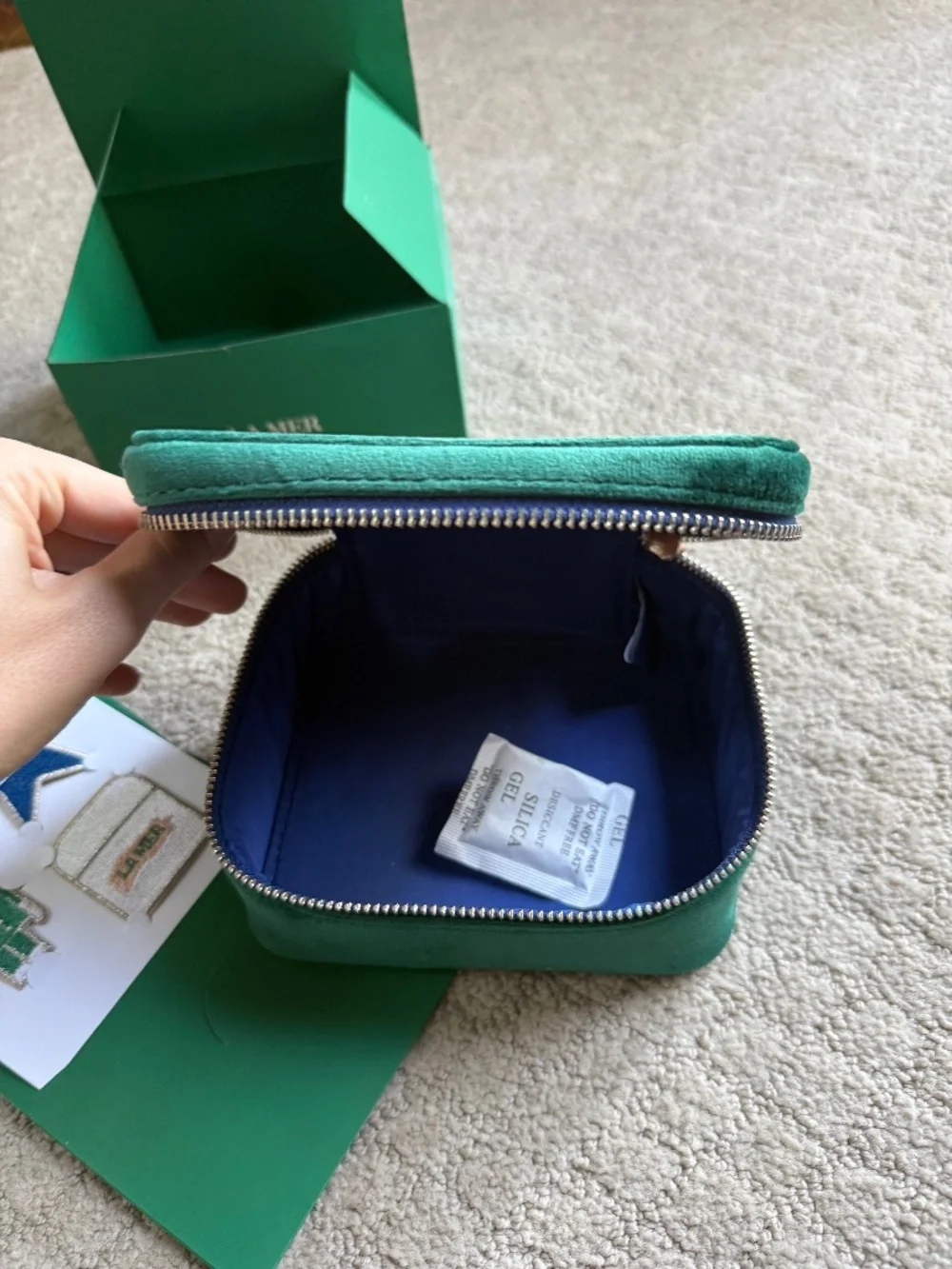 La Mer limited holiday edition emerald green velvet makeup travel case + iron on